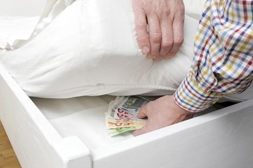 Vị trí không nên cất giấu tiền bạc kẻo gây hao tài, dễ gặp rắc rối tài chính trong tương lai