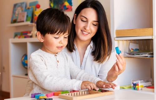 Top 4 chòm sao là phụ huynh khó tính nhưng con cái nhất định sẽ thành tài