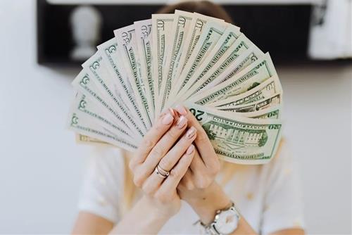 Giữa tuần (11-13/6): Quý nhân nâng đỡ, 4 con giáp này đón vận may, thuận lợi không ngờ