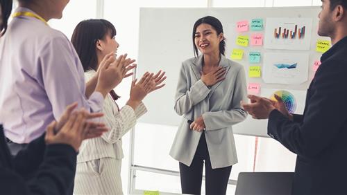 Tử vi hôm nay: 4 con giáp vượng đủ đường ngày 15/7/2025, nỗ lực được đền đáp