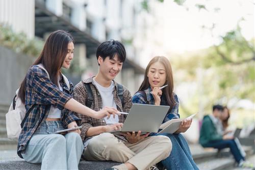 Tử vi hôm nay - Chúc mừng 4 con giáp có tiền về dồi dào ngày 4/9/2025