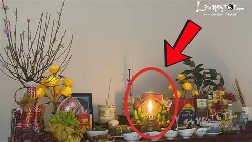 Lau dọn bàn thờ đón Tết Bính Ngọ lỡ làm vỡ đèn dầu sao không? Có phải điềm GỞ không? Cách giải XUI nào hiệu quả?