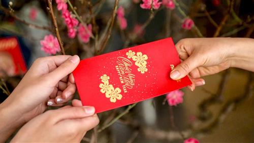 Lưu ý 2 con SỐ nên tránh và 3 việc tuyệt đối ĐỪNG làm'' khi LÌ XÌ đầu năm 2026, lấy HÊN cho năm Ngọ