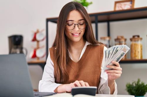 Top 4 con giáp nhiều lộc nhất trong 3 tháng tới, tiền thoải mái tiêu xài