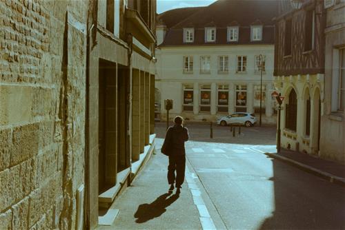 Tử vi thứ 6 ngày 24/4/2026 của 12 con giáp: Dần linh hoạt, Tuất mất phương hướng