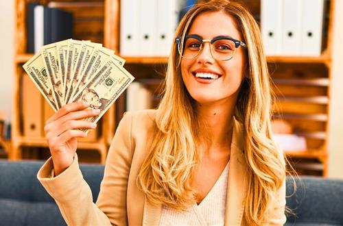 Tử vi hôm nay - Top 3 con giáp nhiều tiền nhất ngày 11/5/2026