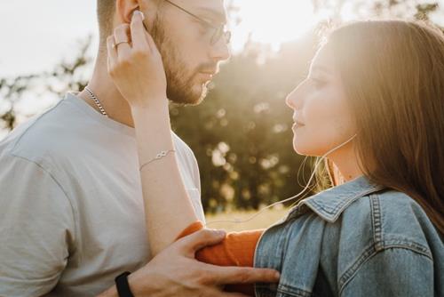 Hàn gắn và thấu hiểu: Top 3 chòm sao có bước tiến cực lớn về tình yêu cuối tuần (25-26/6/2026)