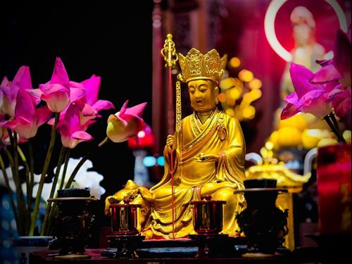 Nghi thức tụng kinh Địa Tạng Bồ Tát Bổn Nguyện tại nhà: Đầy đủ, chính xác từng bước mà Phật tử nào cũng nên biết