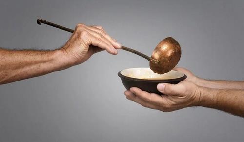 Bố thí chia làm 3 loại, TIỀN chỉ là tầng ngoài cùng, 2 loại còn lại dù có bỏ bao nhiêu tiền cũng KHÔNG MUA được!