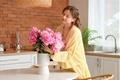 Giữa tuần (6-8/8): Top 3 con giáp may mắn khỏi bàn, có người còn nhận được thừa kế